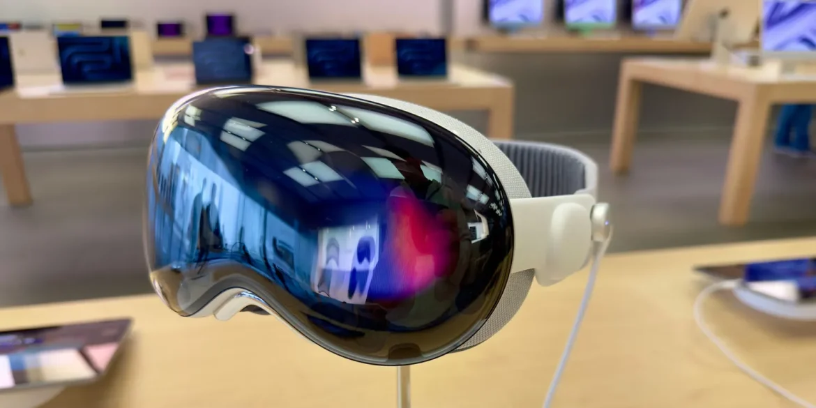Apple Vision Pro 2 гар утасны шинэ чип, илүү тав тухтай оосортойгоор 2025 оны сүүлээр танилцуулагдана Apple Vision Pro 2 гар утасны шинэ чип, илүү тав тухтай оосортойгоор 2025 оны сүүлээр танилцуулагдана