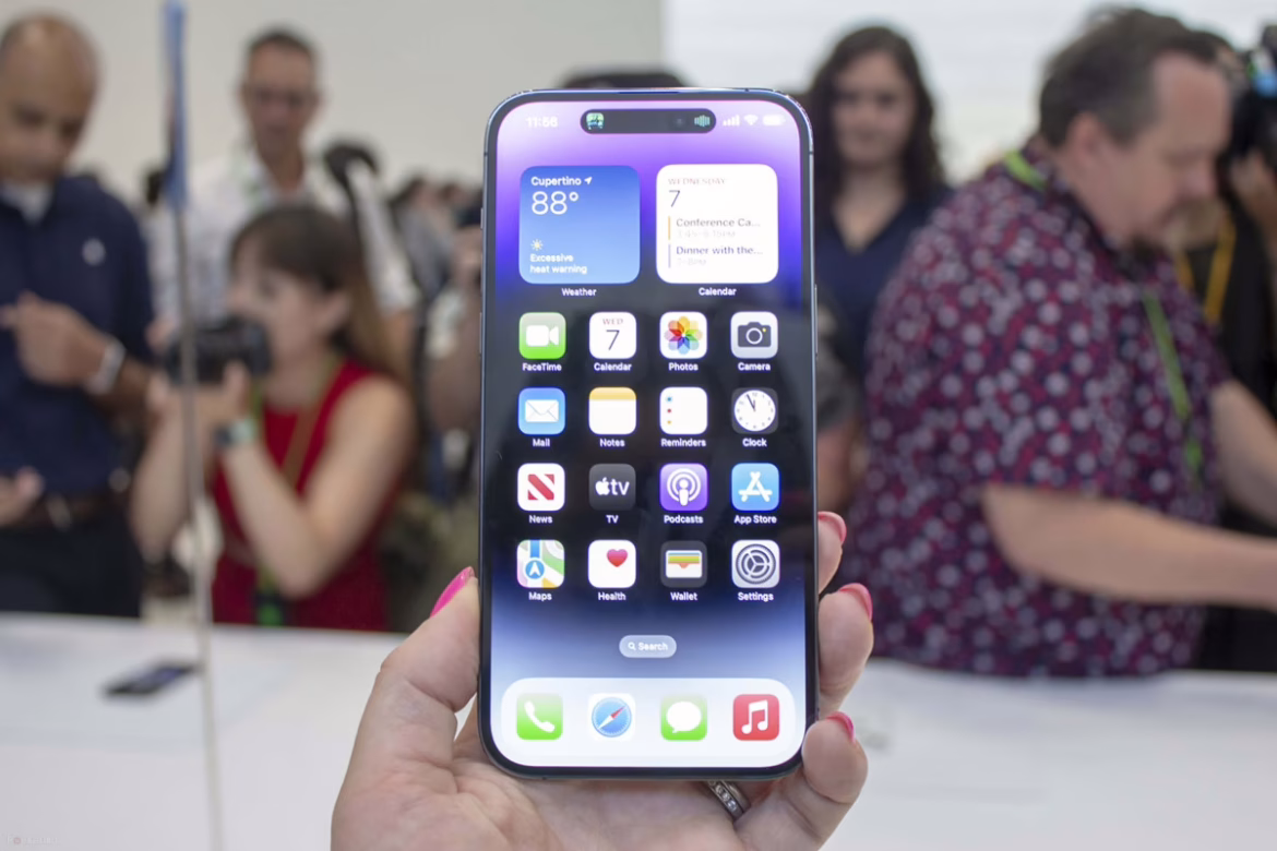 Apple 3 тэрбум дахь iPhone-оо худалдаж, түүхэн амжилтад хүрлээ