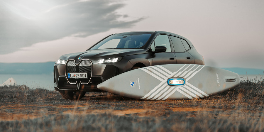 BMW анхны цахилгаан босоо сэлүүрт самбараа танилцууллаа BMW анхны цахилгаан босоо сэлүүрт самбараа танилцууллаа