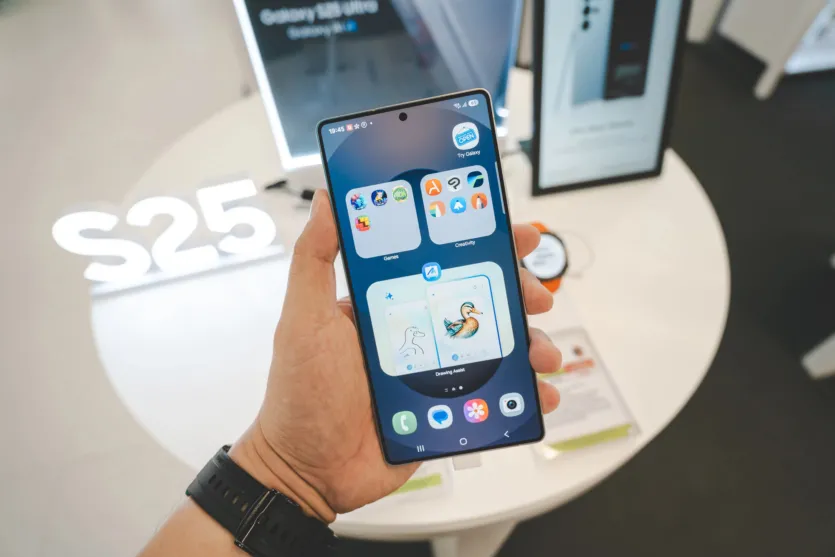 Samsung утаснууд шинэ “Сүлжээний батарей хэмнэгч” функцтэй болно Samsung утаснууд шинэ “Сүлжээний батарей хэмнэгч” функцтэй болно