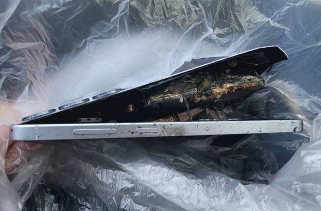 Samsung Galaxy S25+ хэрэглэгчийн гарт дэлбэрсэн хэрэг Өмнөд Солонгост бүртгэгдлээ Samsung Galaxy S25+ хэрэглэгчийн гарт дэлбэрсэн хэрэг Өмнөд Солонгост бүртгэгдлээ