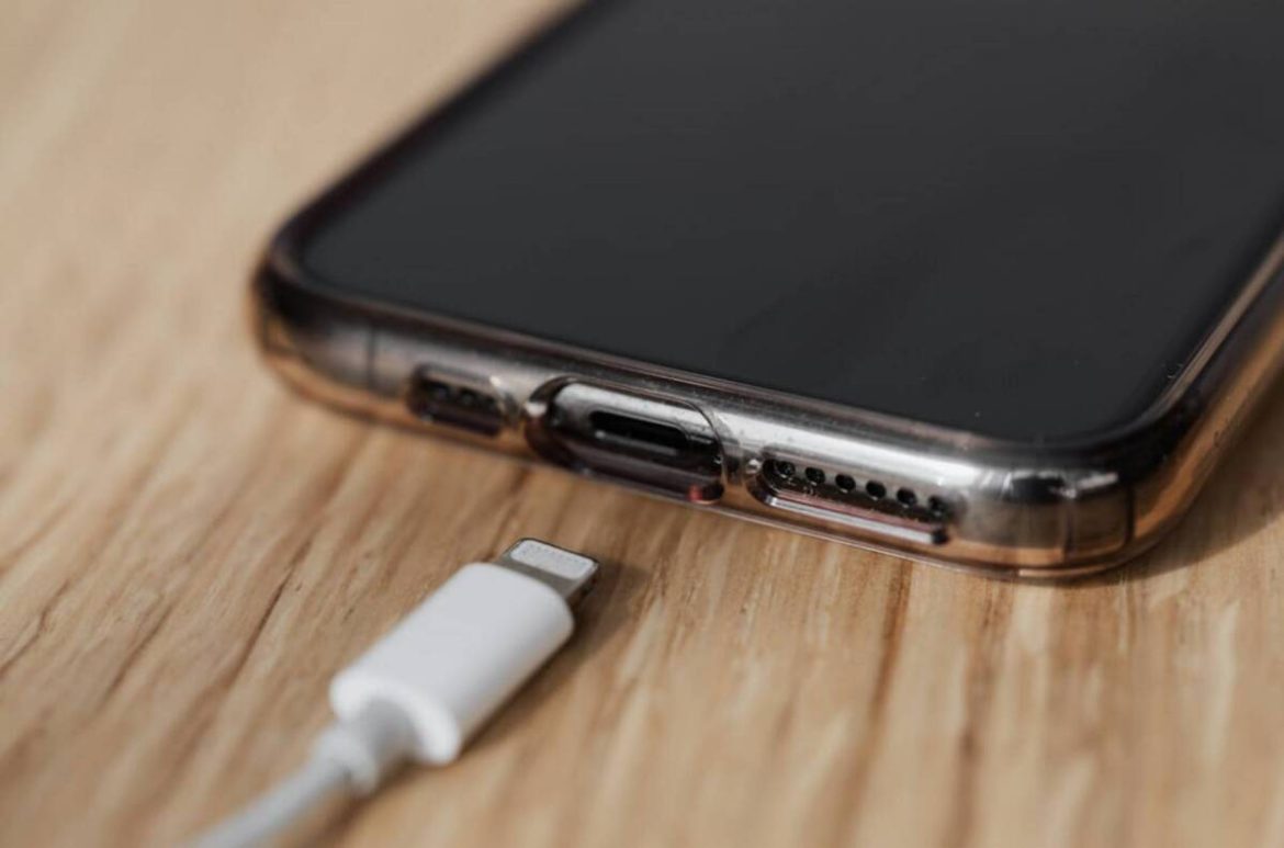 Таны утасны батарейг нэг жилийн дотор “үхүүлэхгүй” байх цэнэглэх арга