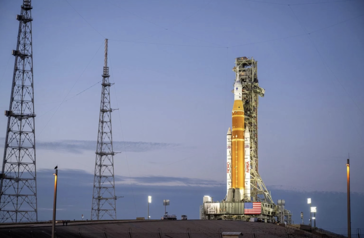 NASA 50 жилийн дараа хүмүүсийг Сарны орчимд нисгэх Artemis II нислэгт бэлдэж байна