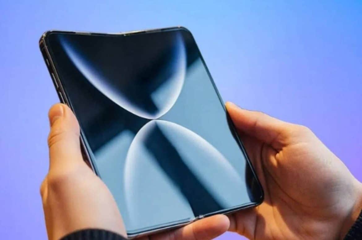 Шинэ iPhone Fold өрсөлдөгчдөөсөө зузаан байх уу: Инсайдерууд анхны үзүүлэлтүүдийг дэлгэв