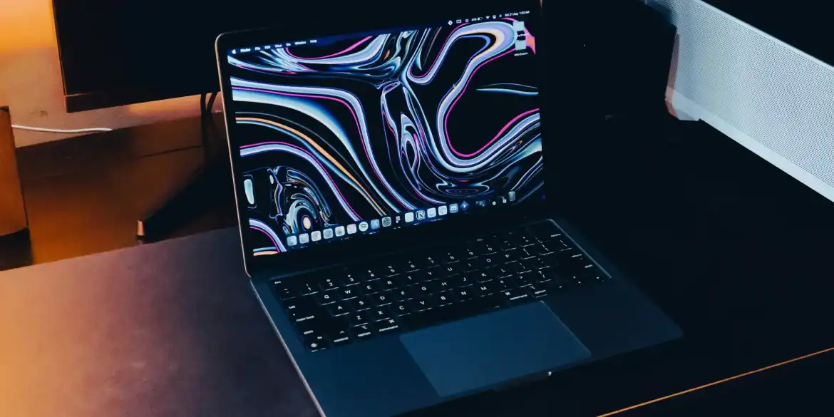 Apple-ийн хамгийн хүчирхэг MacBook гарч ирэх үү: MacBook Ultra-ийн тухай мэдээлэл цацагдлаа