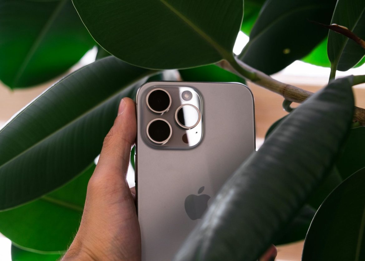 Apple кино зургийн түвшний камер мэдрэгч бүтээж байна