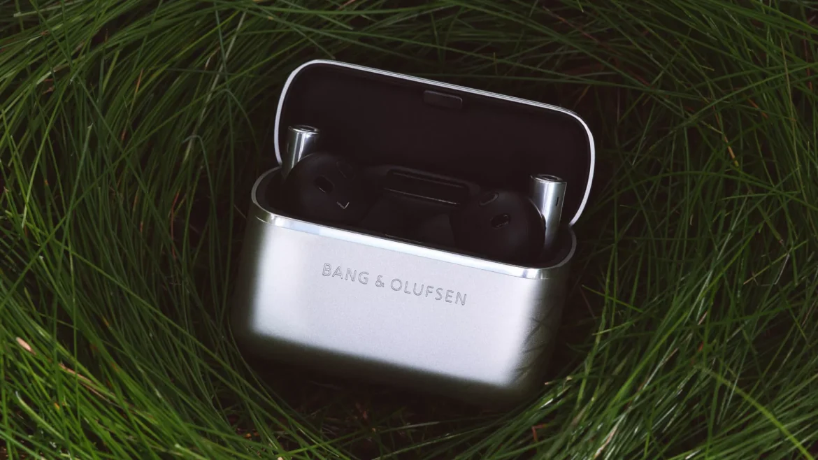 Bang & Olufsen-ийн тансаг шинэ бүтээл: iPhone 17 Pro Max-аас ч үнэтэй Beo Grace TWS чихэвчийг танилцууллаа!