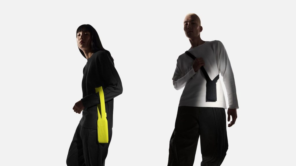Apple болон Issey Miyake хамтран “iPhone Pocket” нэртэй шинэ дагалдах хэрэгсэл бүтээлээ 8 Apple болон Issey Miyake хамтран “iPhone Pocket” нэртэй шинэ дагалдах хэрэгсэл бүтээлээ