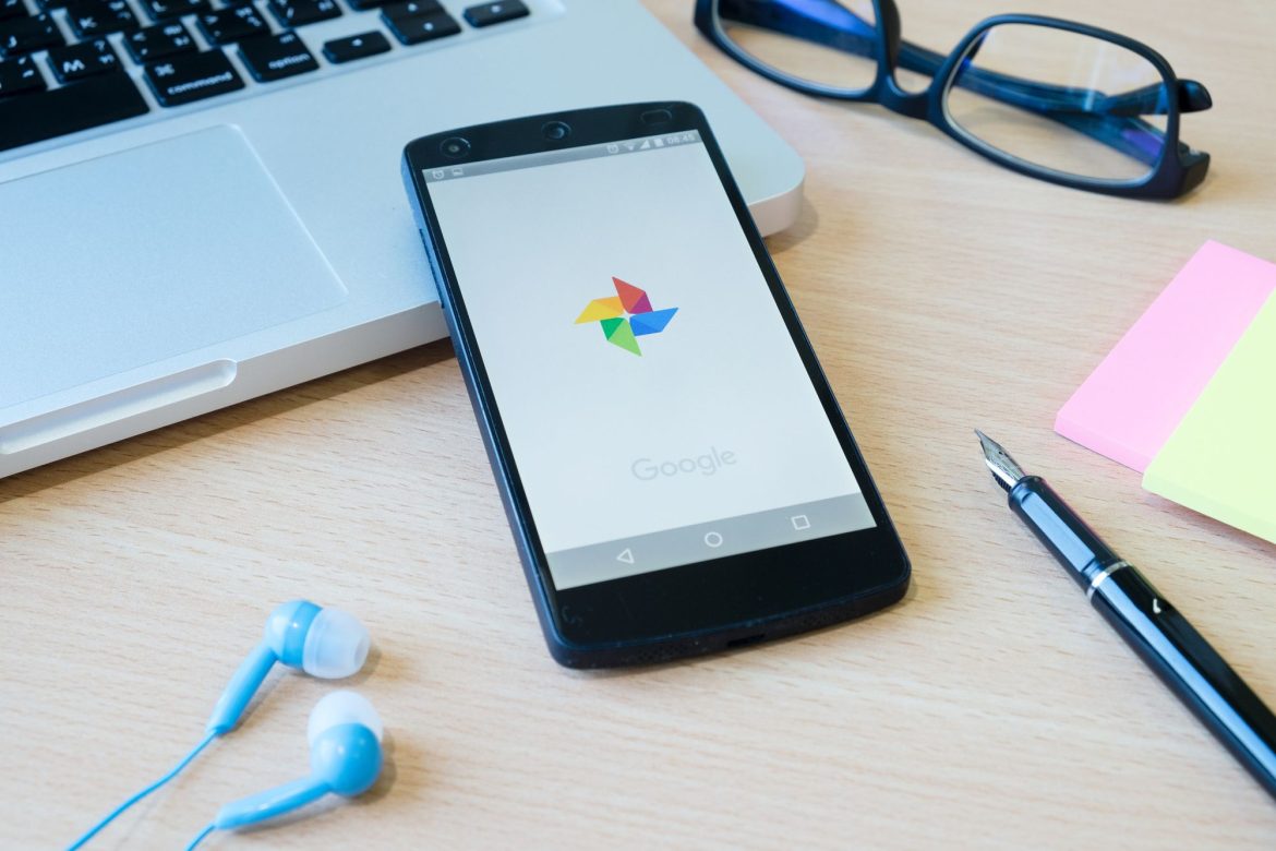 Google Photos нүүрний товчлол нэмлээ: хайлтаас хүн, тэжээвэр амьтны зургийг нэг товшилтоор