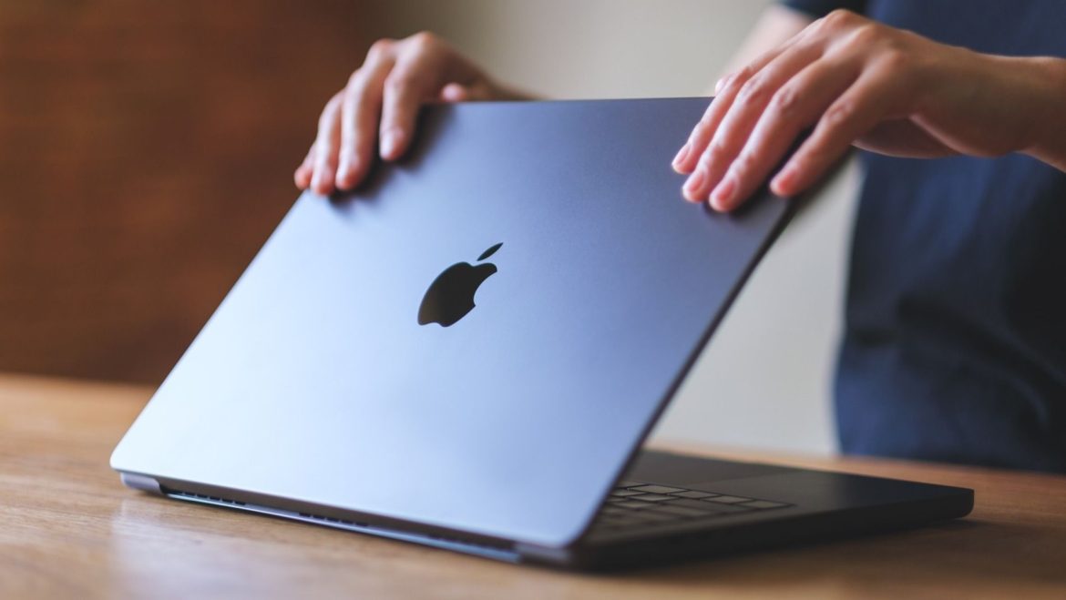 Apple 2026 оны хавар 12.9 инчийн хямд MacBook гаргах уу