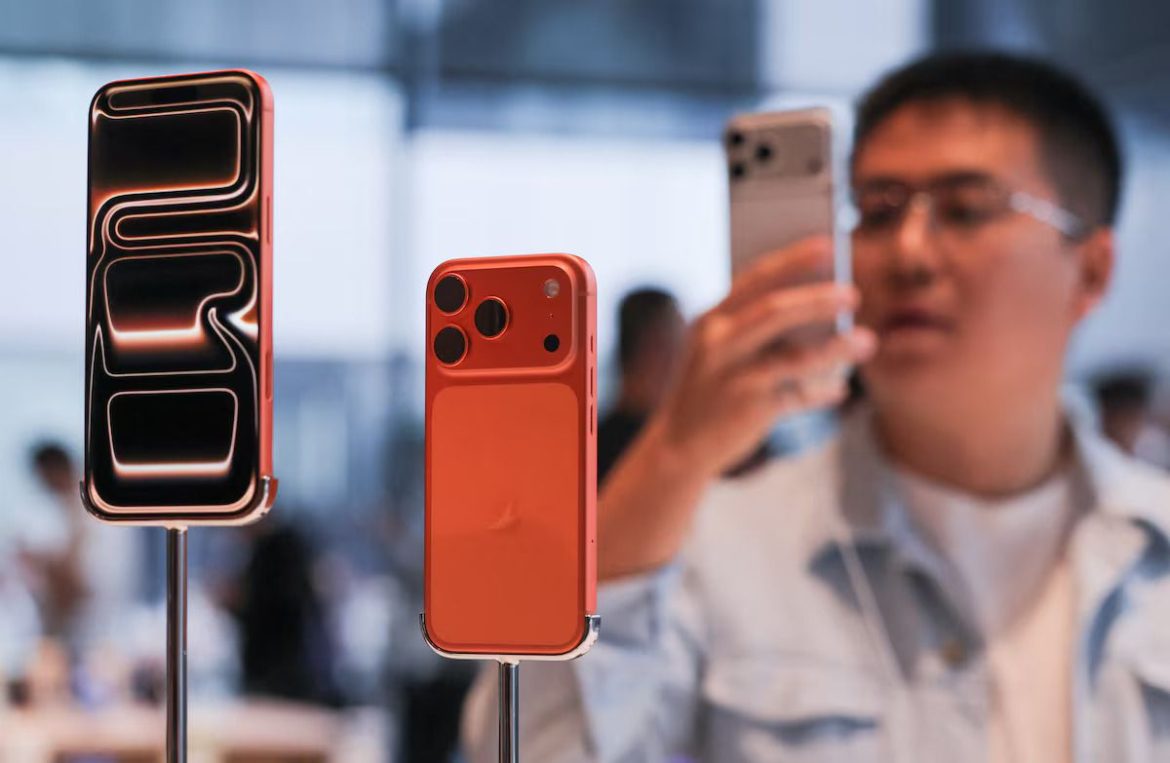 Apple 2026 онд “том тоглолт” хийнэ: зөвхөн нугардаг ба дээд iPhone гарна