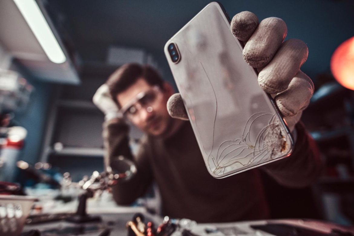 Apple, Samsung ухаалаг утасны засварлах боломж хамгийн муу брэндүүдээр нэрлэгджээ