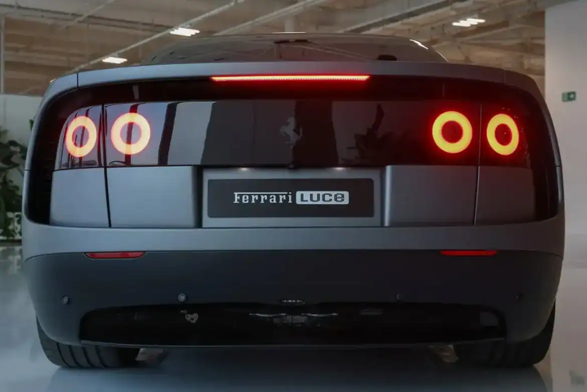 Ferrari-ийн анхны цахилгаан машин $40 сая хүрч, шинэ автомашины үнийн рекорд эвдлээ