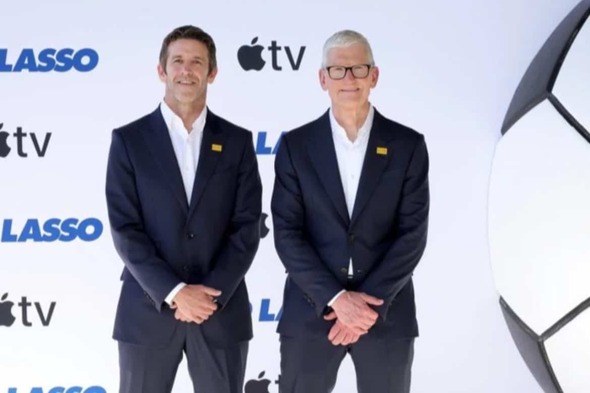 Apple-д шинэ эрин эхэллээ: John Ternus Tim Cook-ийн орыг авч, CEO болов