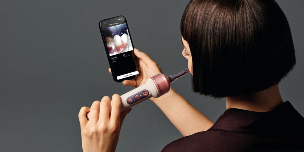 Dyson шүдний сойзыг бүрэн өөрчиллөө: Камер, усан цэвэрлэгээтэй CameraJet-ийг танилцуулав 6 Dyson шүдний сойзыг бүрэн өөрчиллөө: Камер, усан цэвэрлэгээтэй CameraJet-ийг танилцуулав